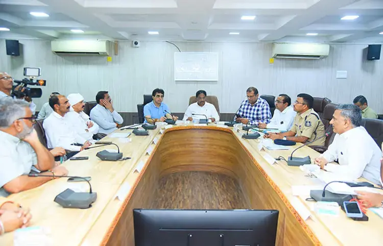 કચ્છના વિવિધ વિસ્તારોમાં ટપોટપ મૃત્યુ રહસ્યમય ફ્લૂ નહીં પણ આ કારણે થયા: આરોગ્યમંત્રીનો દાવો
